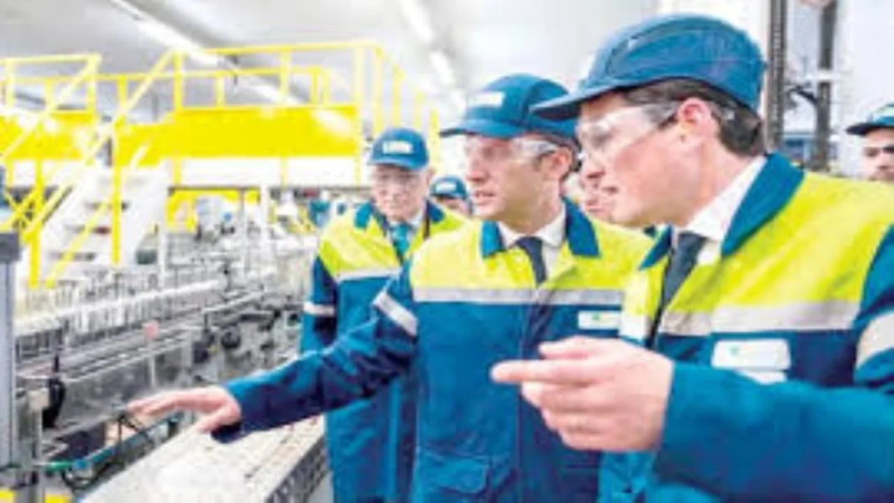 تعديلات قانون العمل الجديدة تضع ضوابط صارمة لتنظيم توظيف الأجانب في مصر